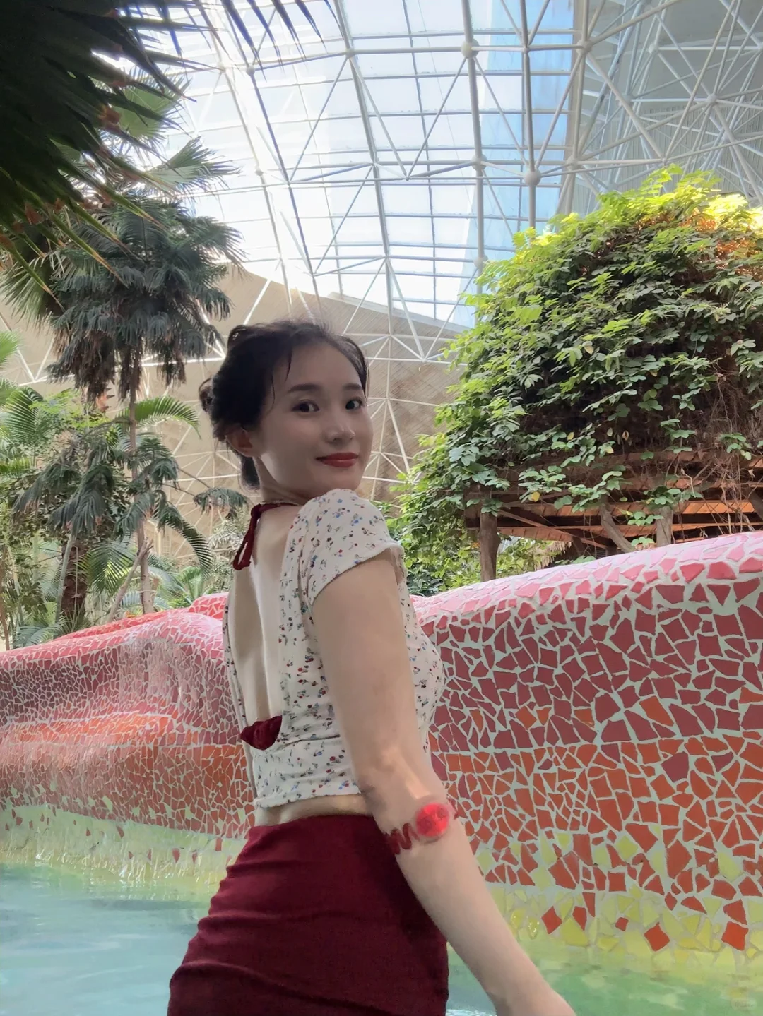 推荐一款好看的泳衣，可以冲！