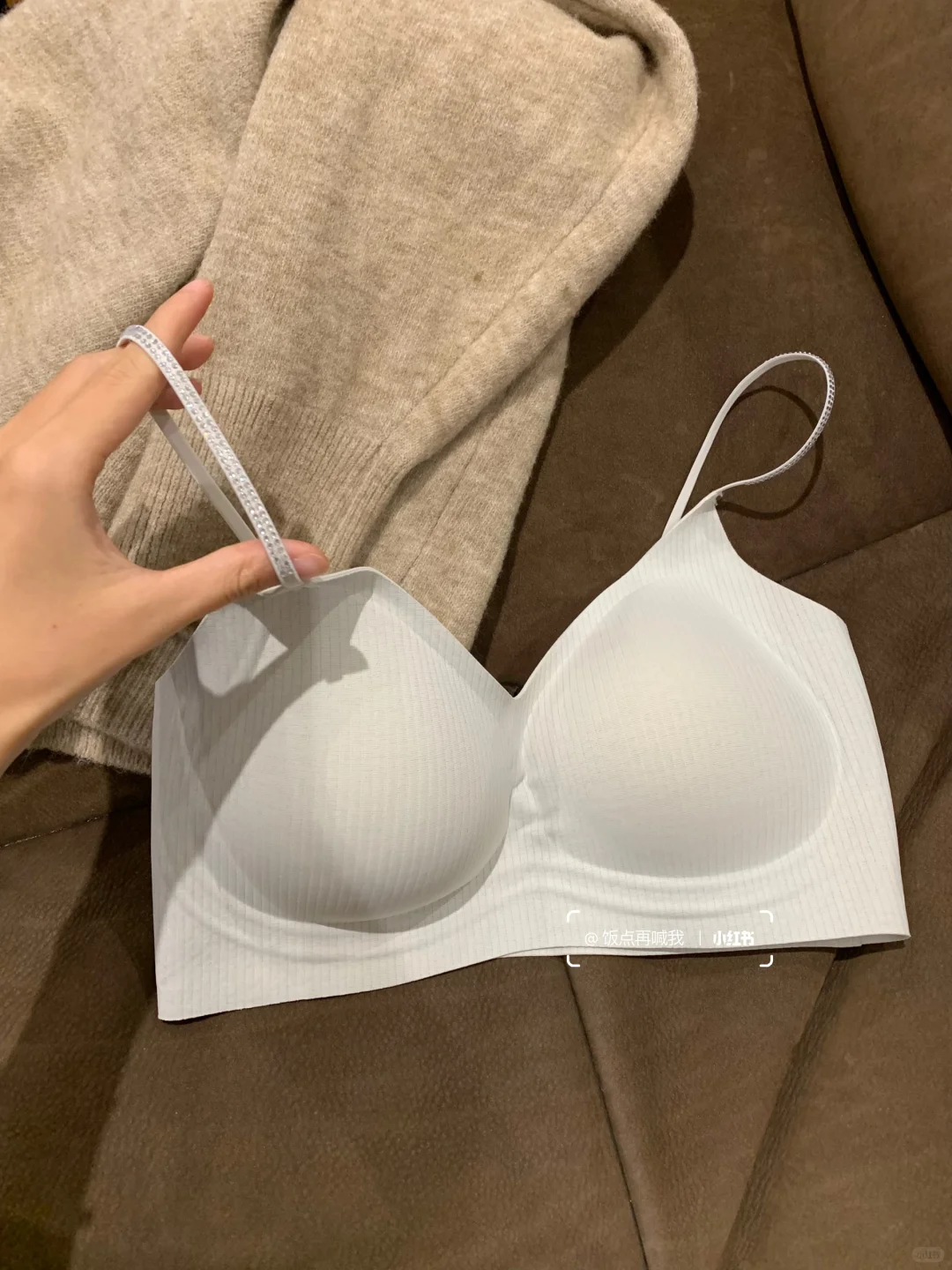 小胸显圆嘟嘟的！闪钻肩带好着迷🥰