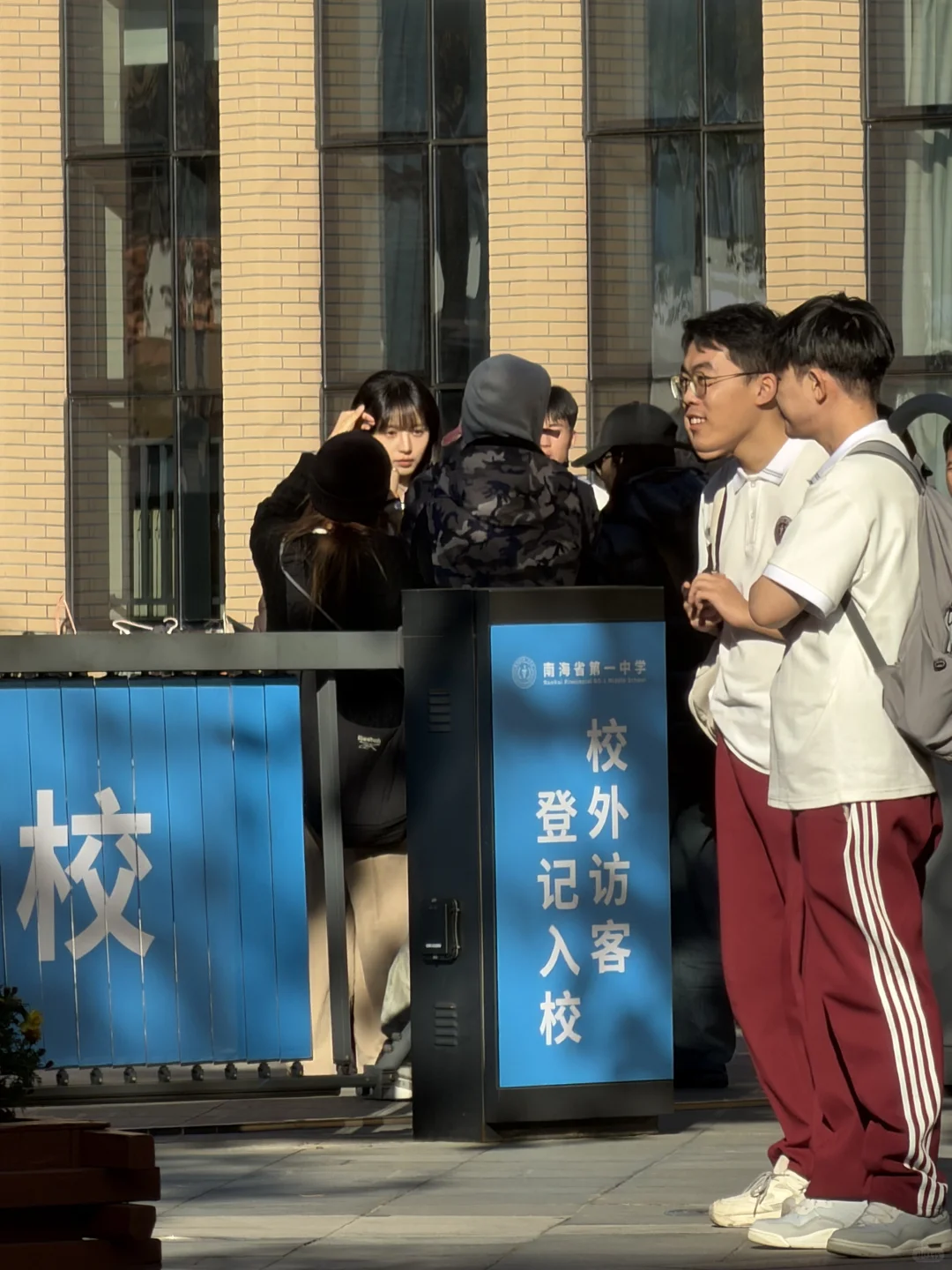 起猛了，看到女明星了！