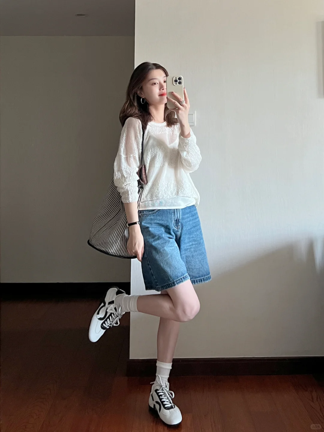 罩衫叠穿+牛仔中裤，轻松应对夏秋过渡季~