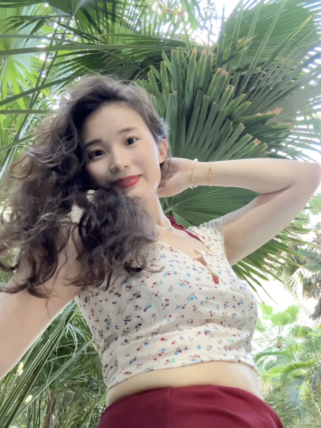 推荐一款好看的泳衣，可以冲！