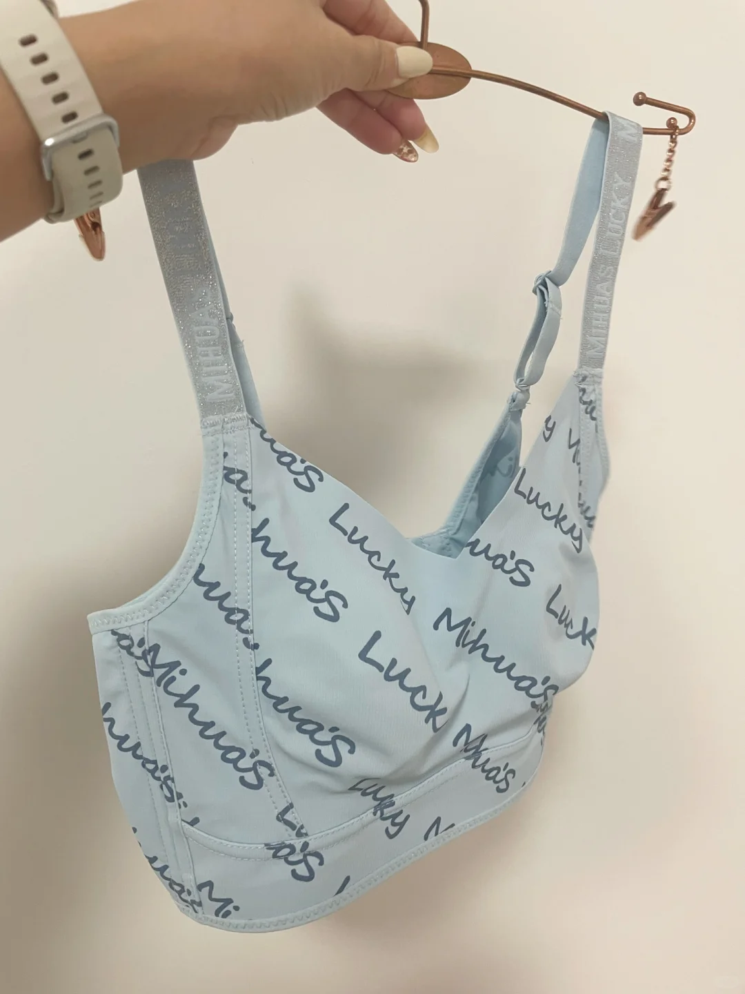 大胸“变薄” 穿T恤绝了