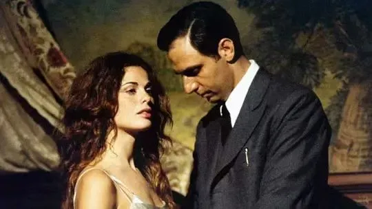 《芳心他属》#上海女作家秦菲影评