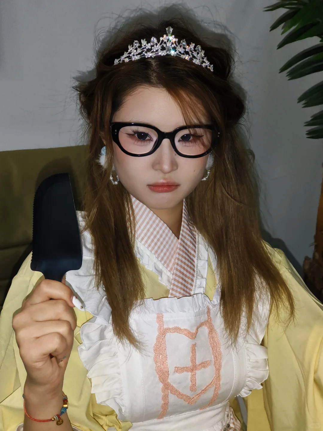 小妮睫毛立正了