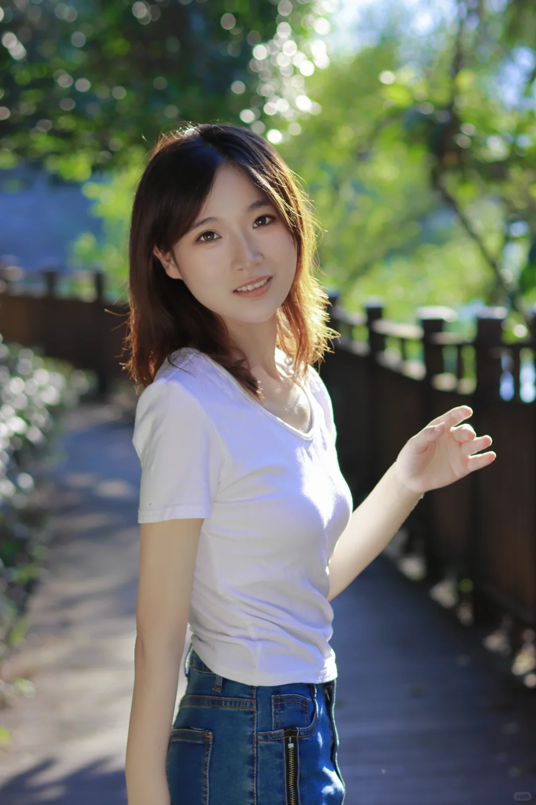 在户外的她真的很美！🍃