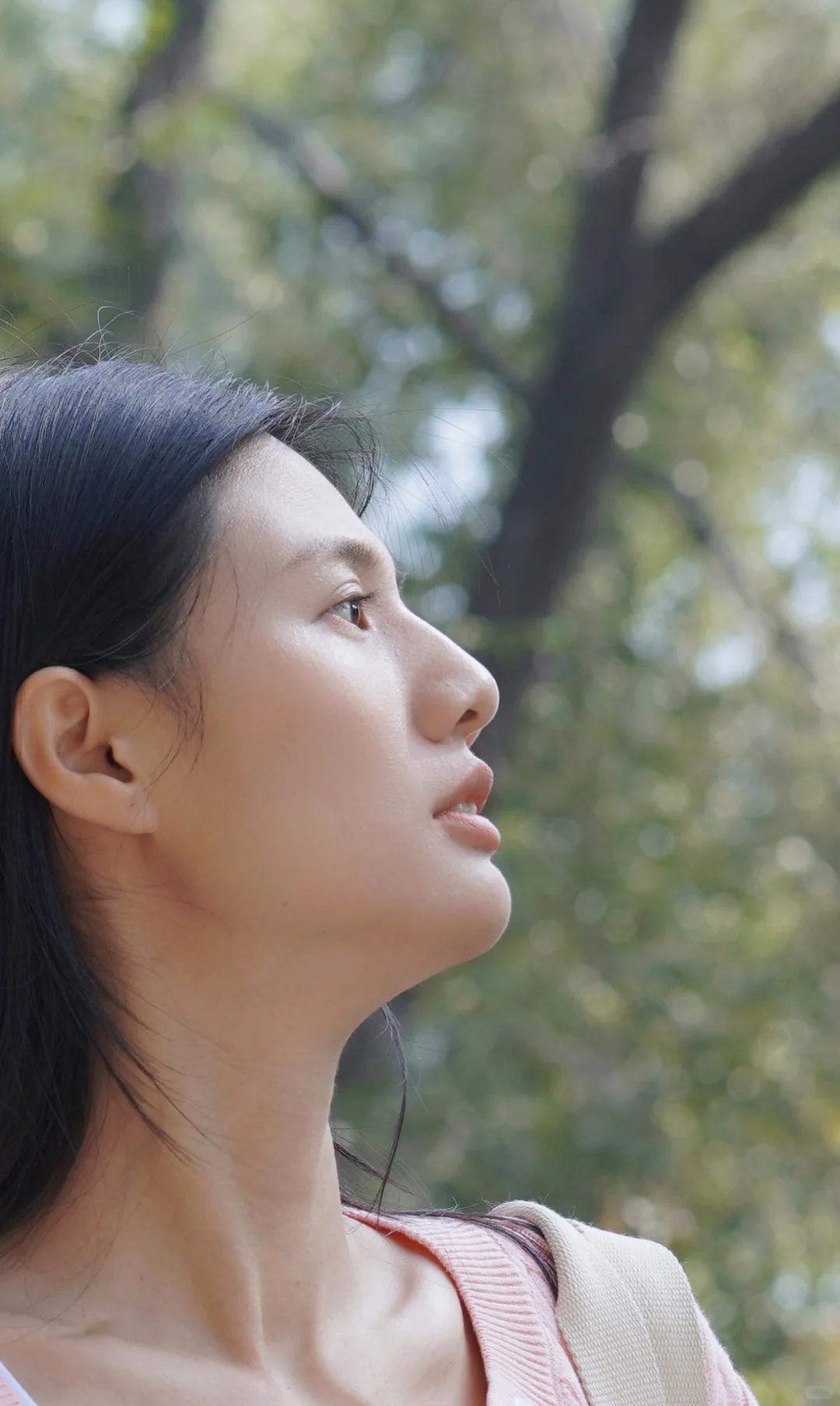 她有一种独特的魅力