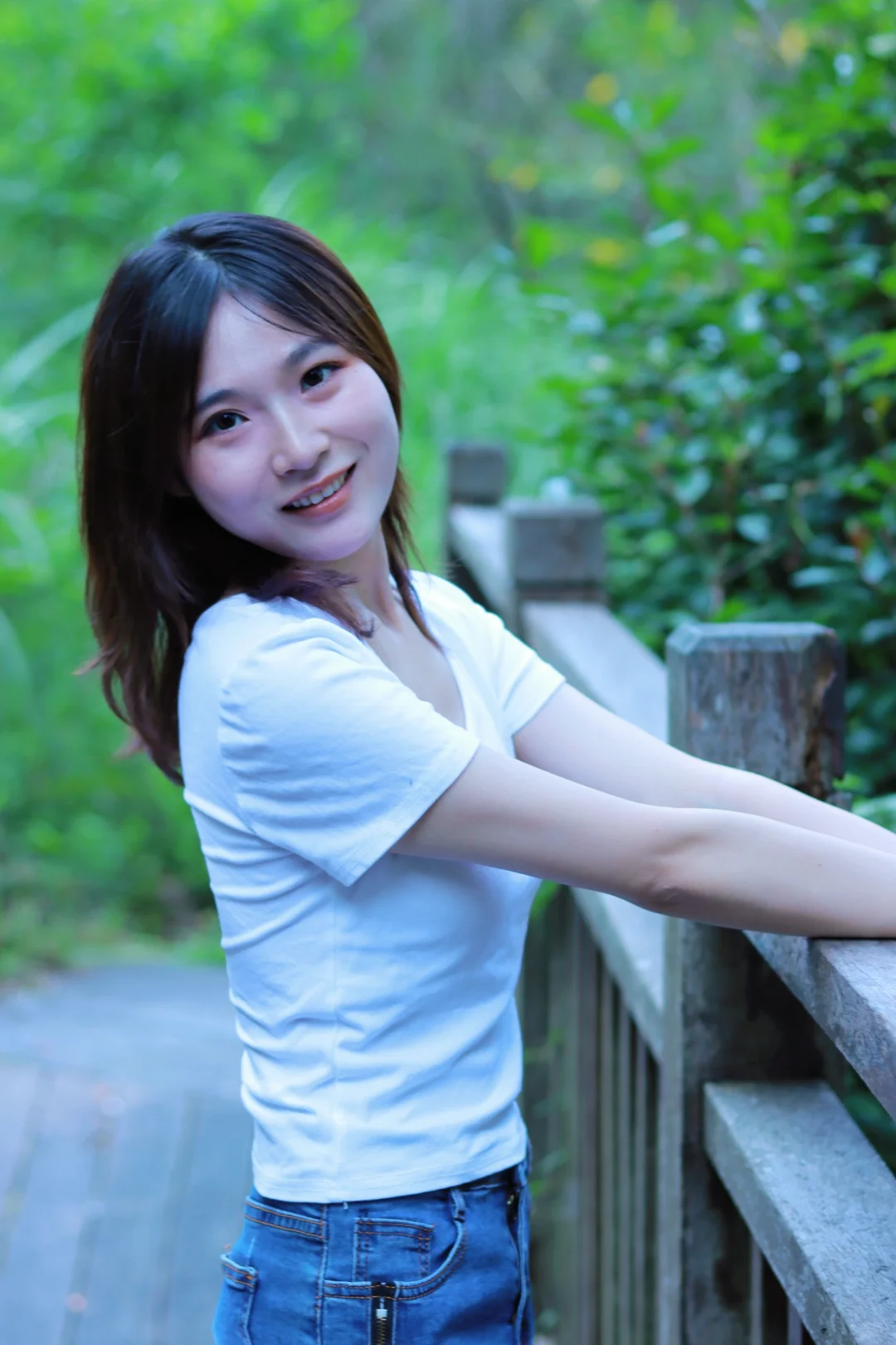 在户外的她真的很美！🍃