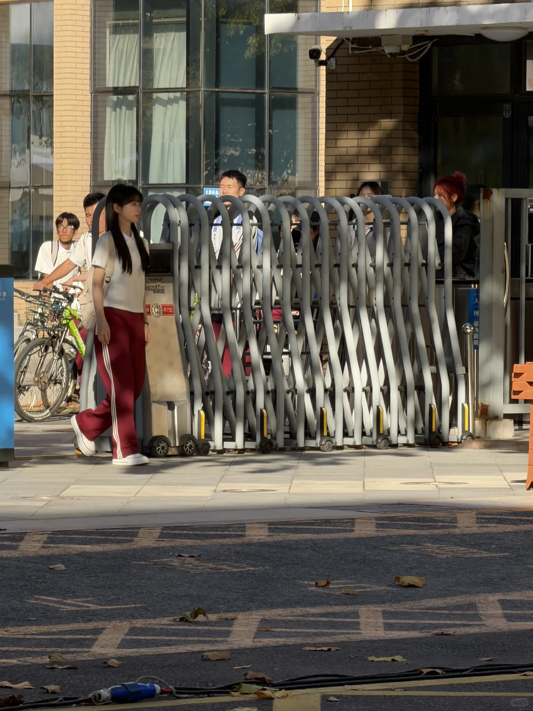 起猛了，看到女明星了！