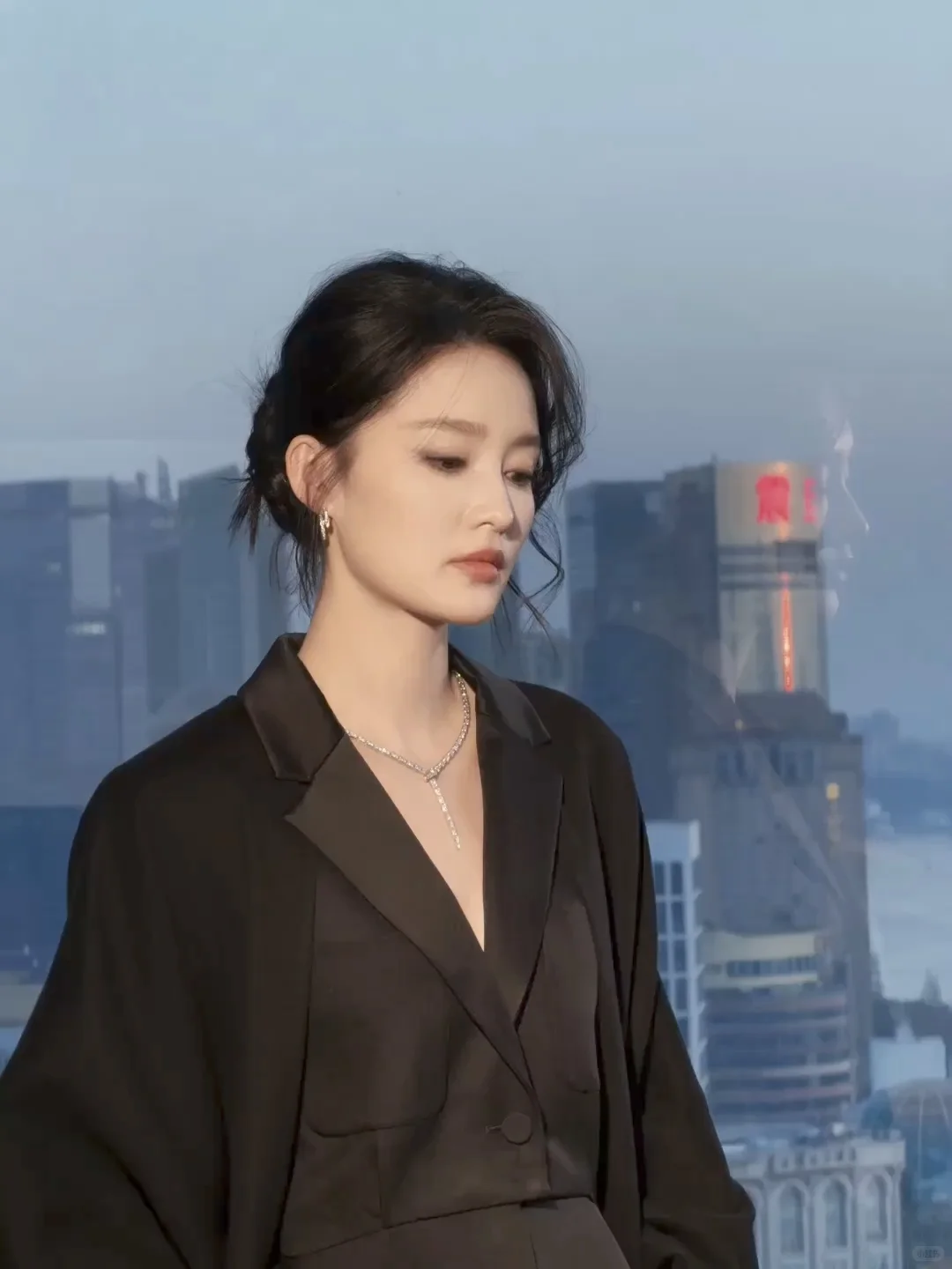 “妈生脸”的骨相优势，侧脸绝杀