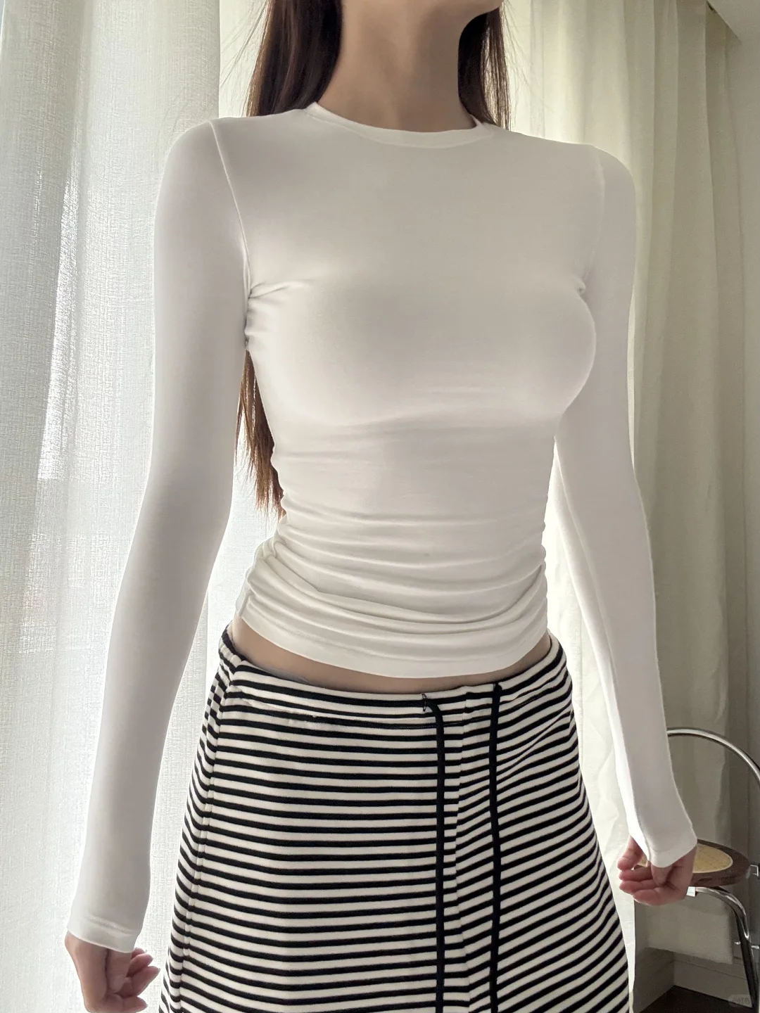 Skims的关键词：沙漏腰 直角肩 s曲线