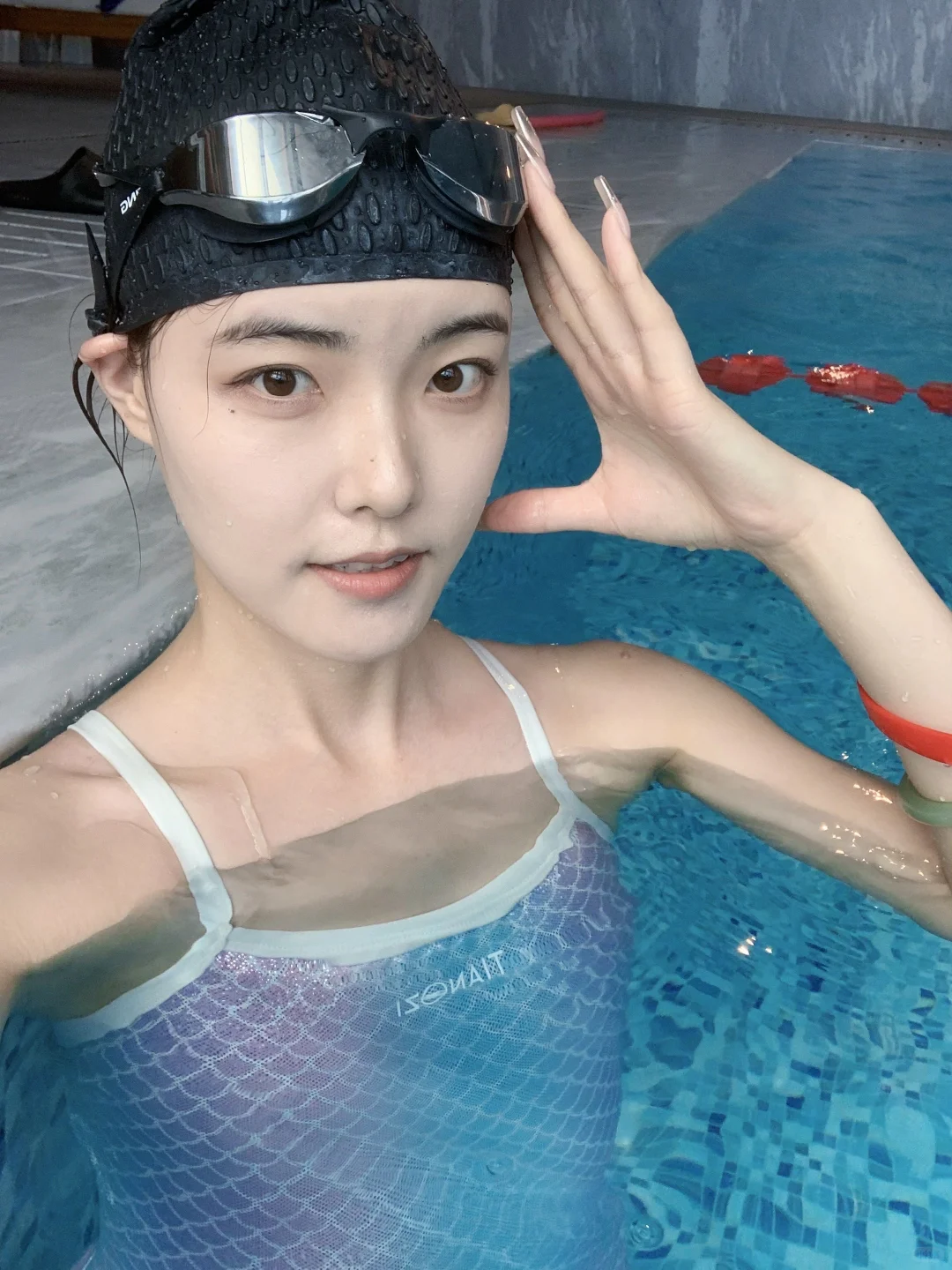 游一下泳吧，今天是紫色美人鱼🧜‍♀️