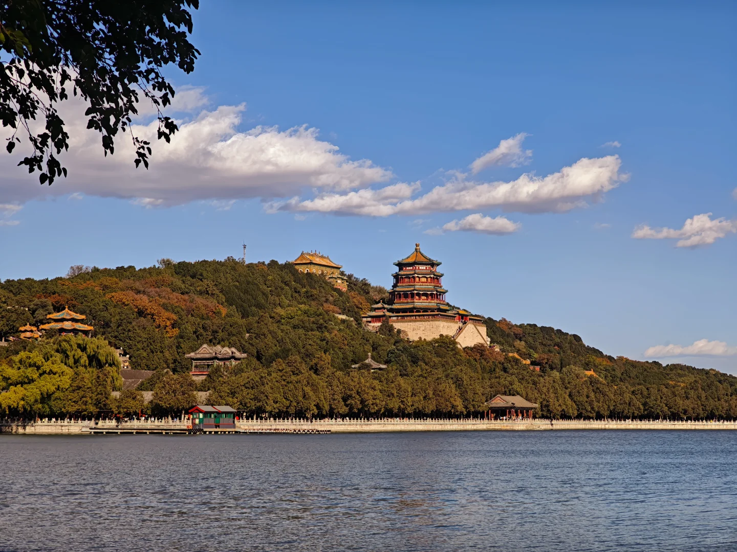 一亩园和旁边的颐和园