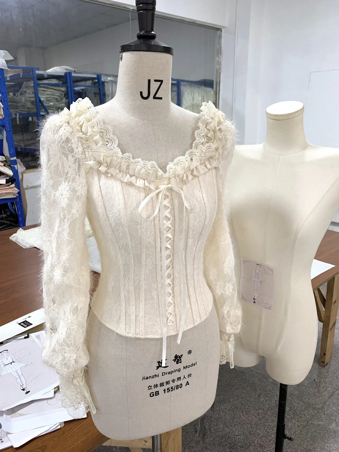 美到哭泣！！蕾丝鱼骨胸衣真的太绝了！！