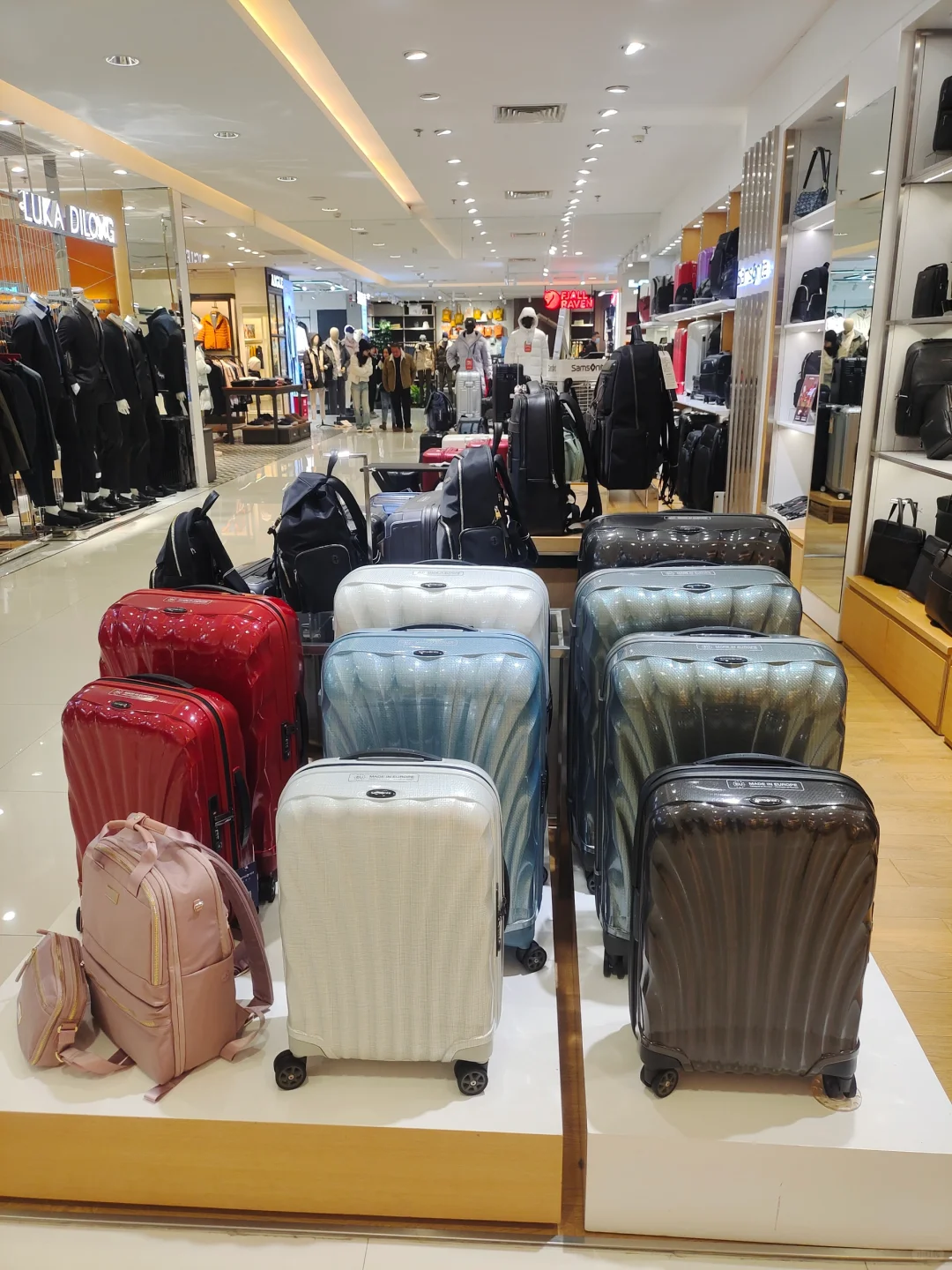 新秀丽拉杆箱出新颜色啦，喜欢吗