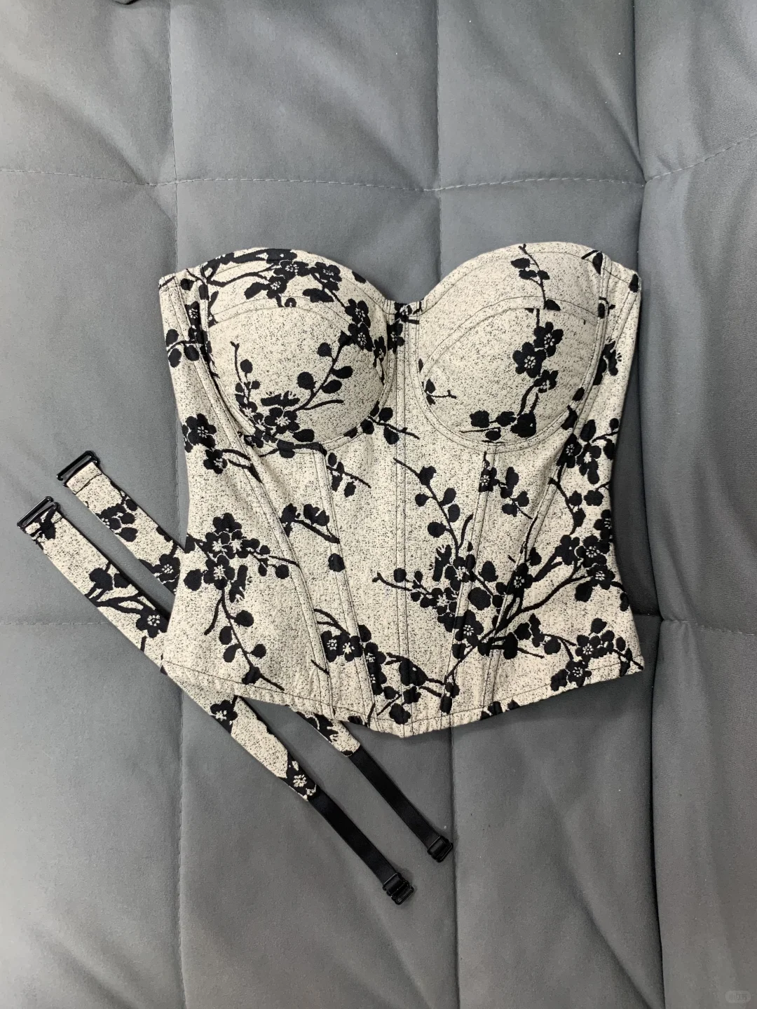 自家工厂直发的鱼骨胸衣，质感拉满！才100＋💰