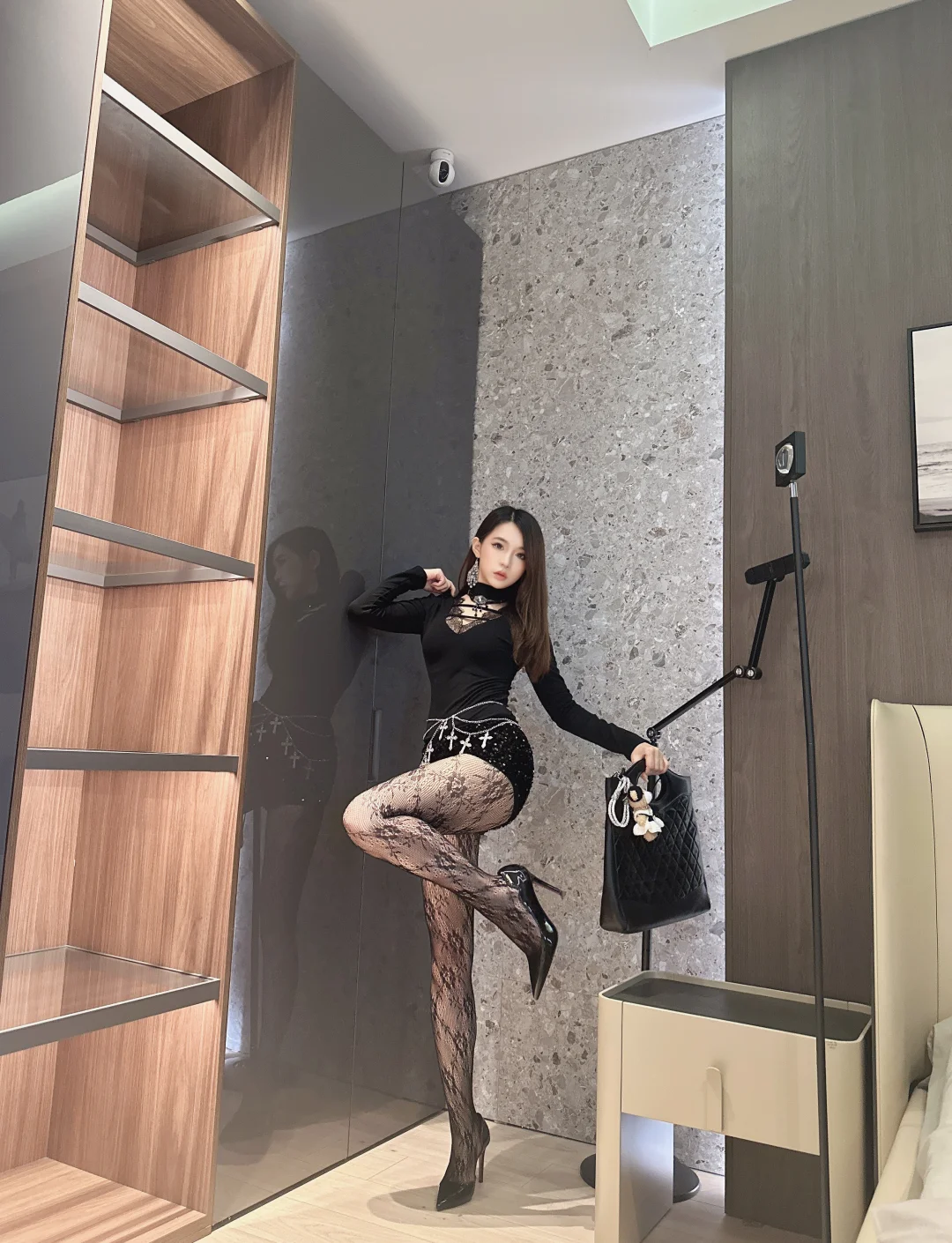 姐感：这次是红底高跟👠