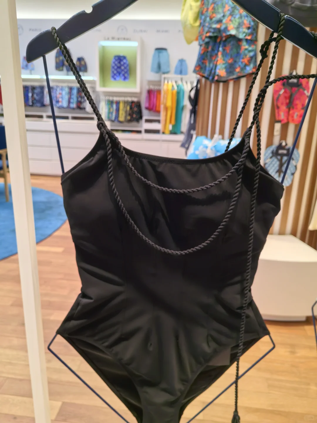 法式女士泳衣。