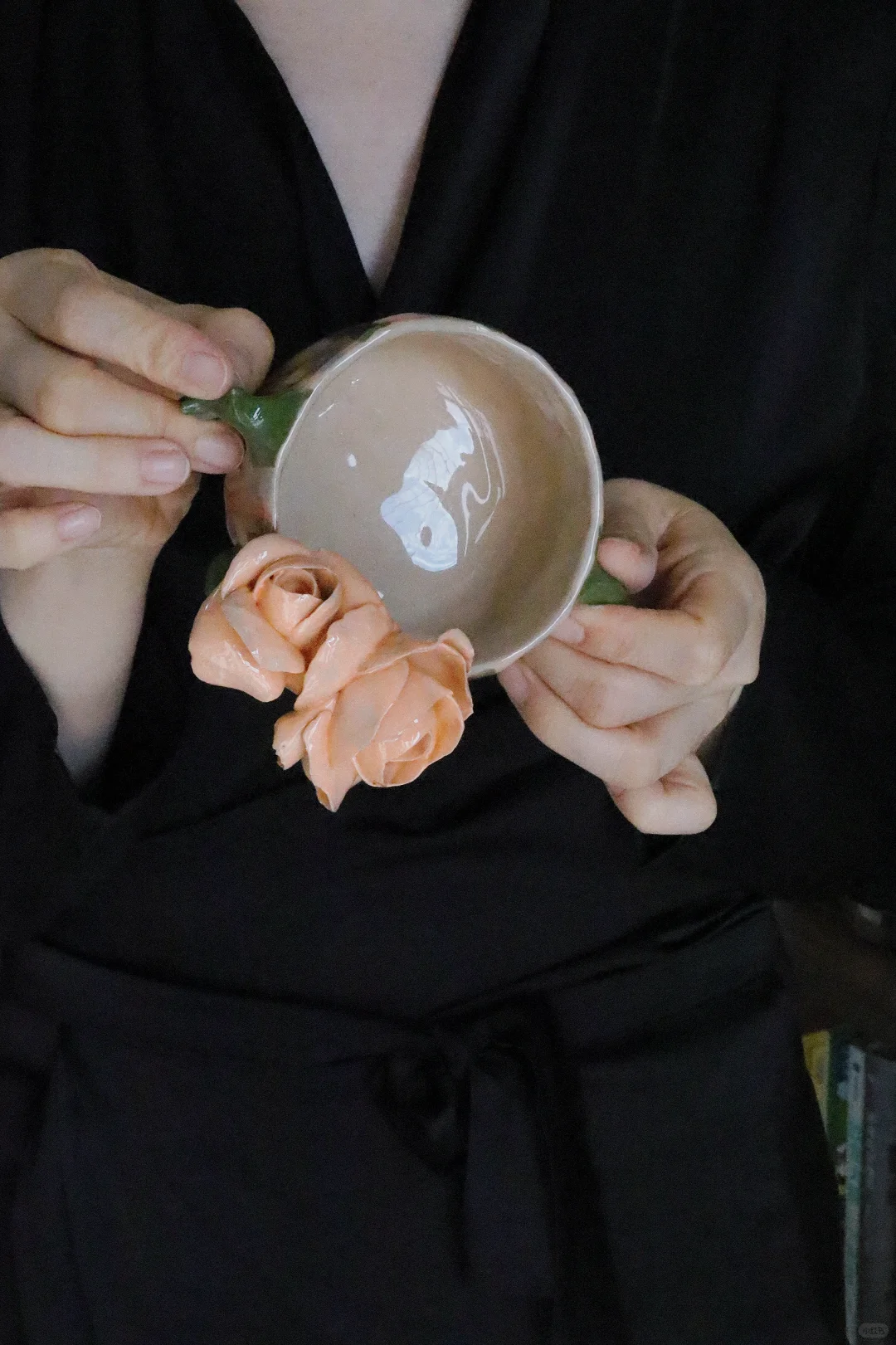 粉橘色的玫瑰看起来实在是娇艳香甜