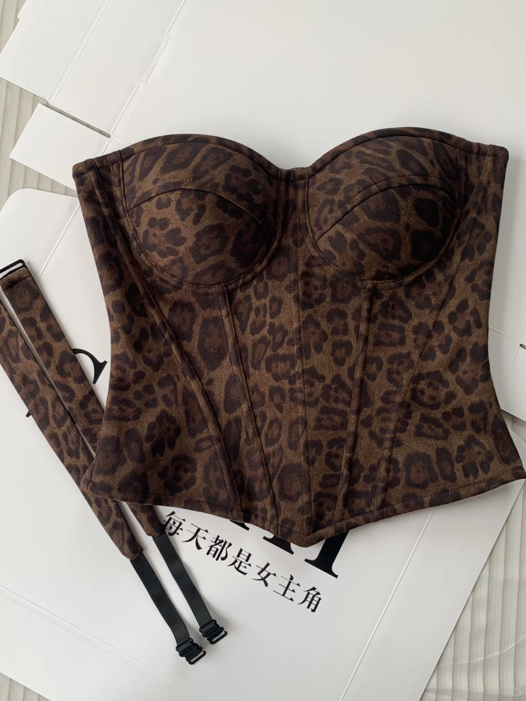 秋冬系列｜超百搭的豹纹鱼骨胸衣‼️
