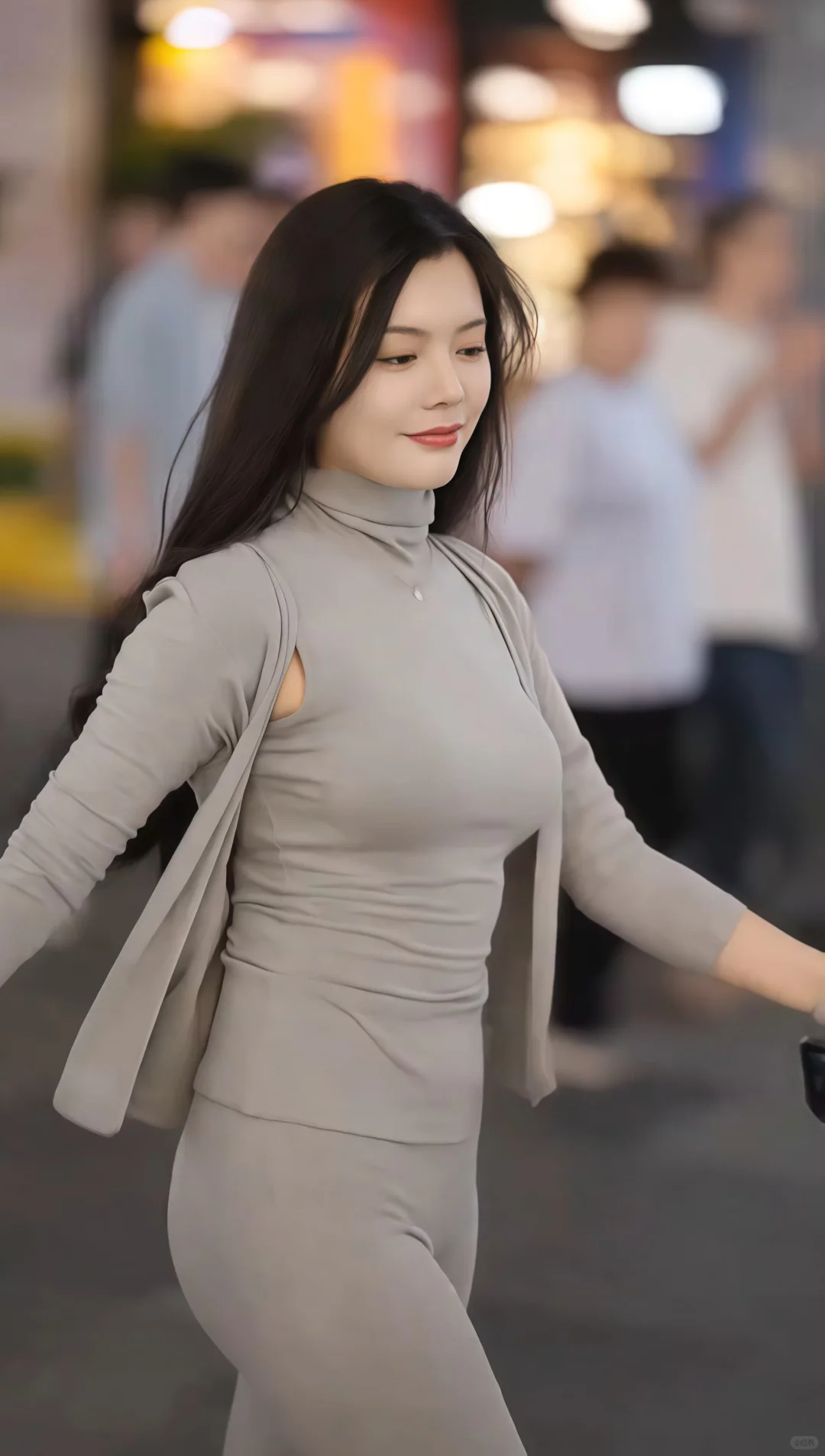 街拍美女 | 一身紧致衣服的美女