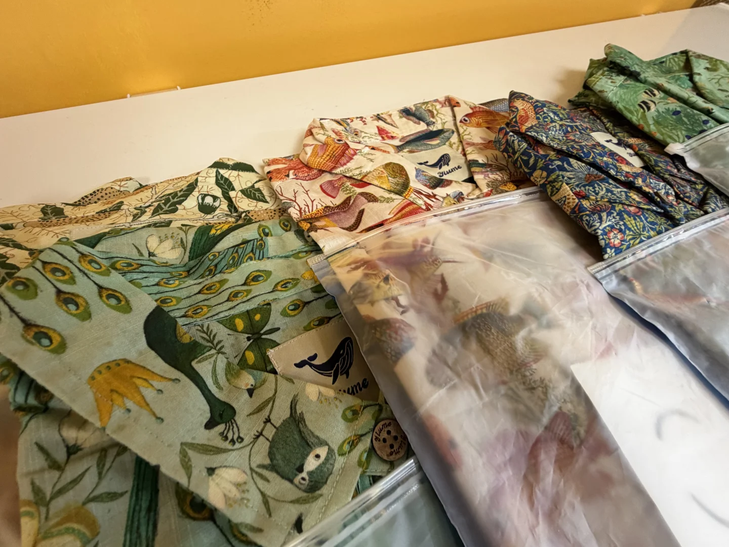 飞去海边度假的穿搭灵感：花衬衫 = 度假自由