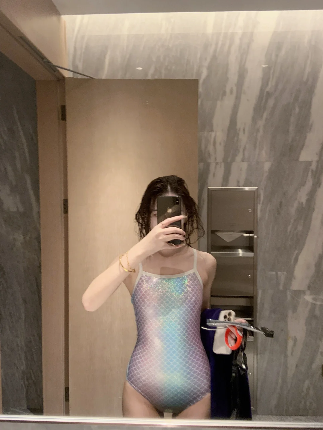 游一下泳吧，今天是紫色美人鱼🧜‍♀️