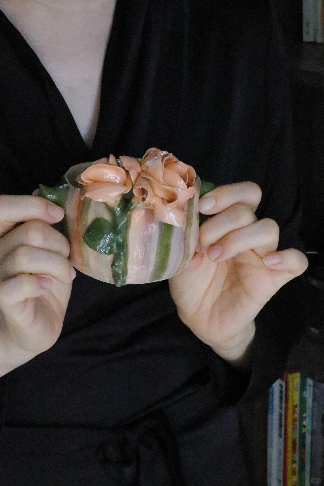 粉橘色的玫瑰看起来实在是娇艳香甜