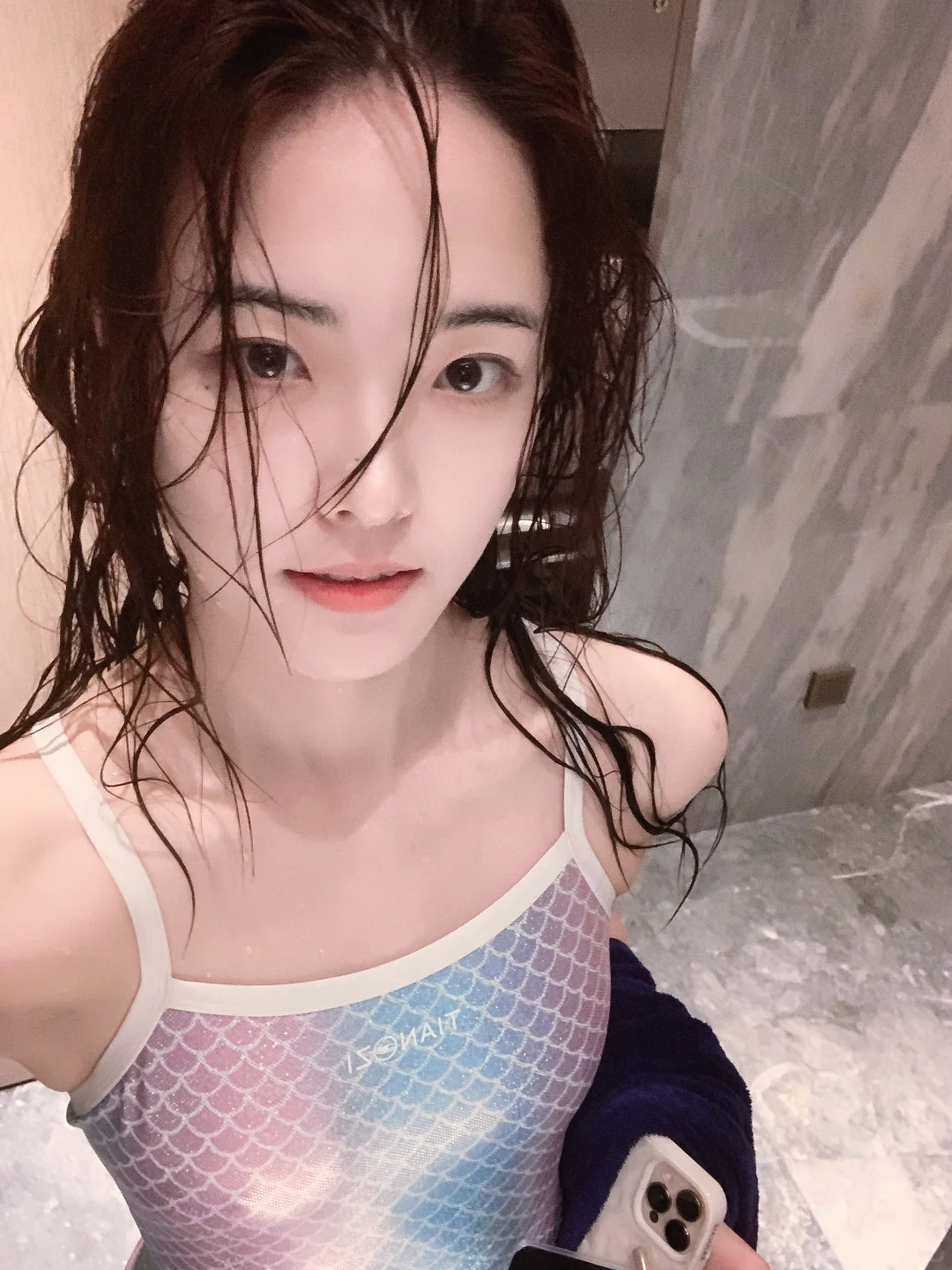 游一下泳吧，今天是紫色美人鱼🧜‍♀️