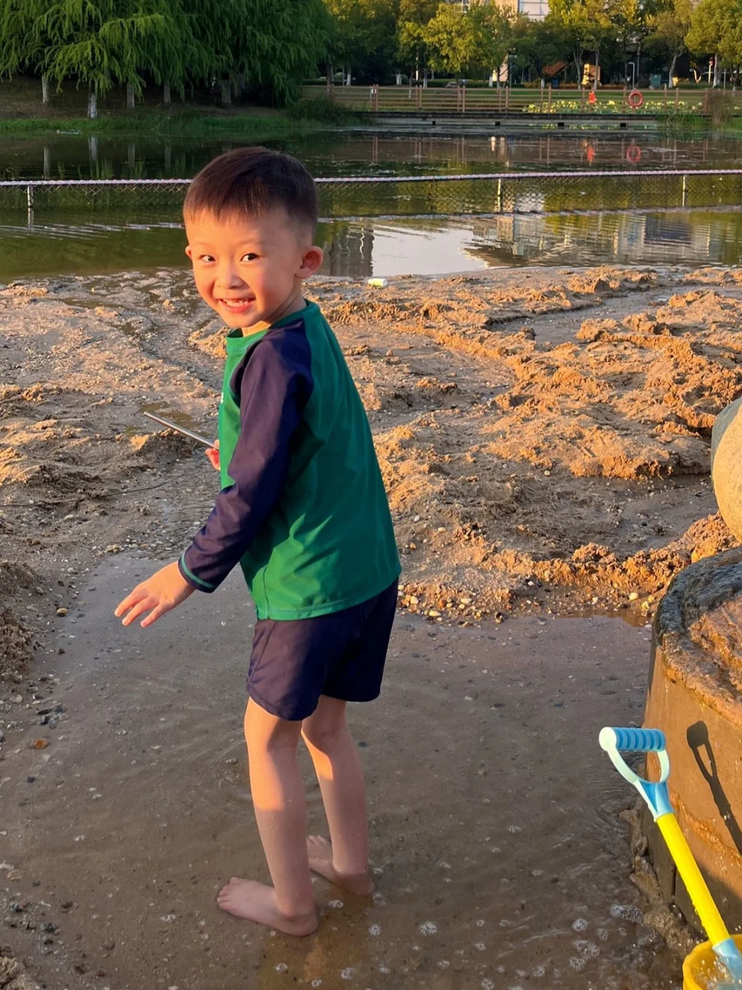 成长哪有轻松的，都是咬着牙走过来的