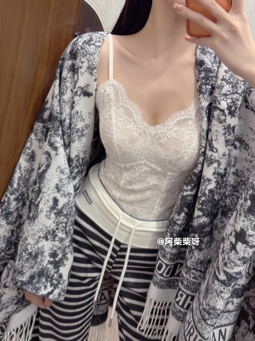 美到窒息的鱼骨胸衣！秋冬保暖蕾丝内搭