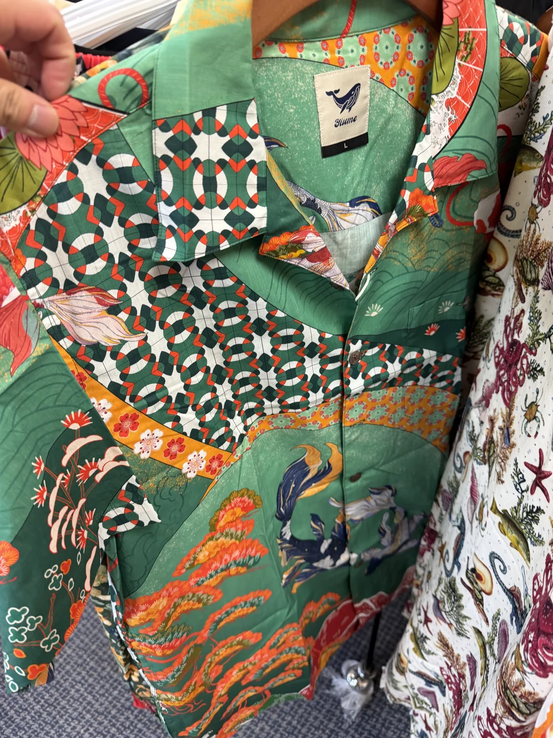 飞去海边度假的穿搭灵感：花衬衫 = 度假自由