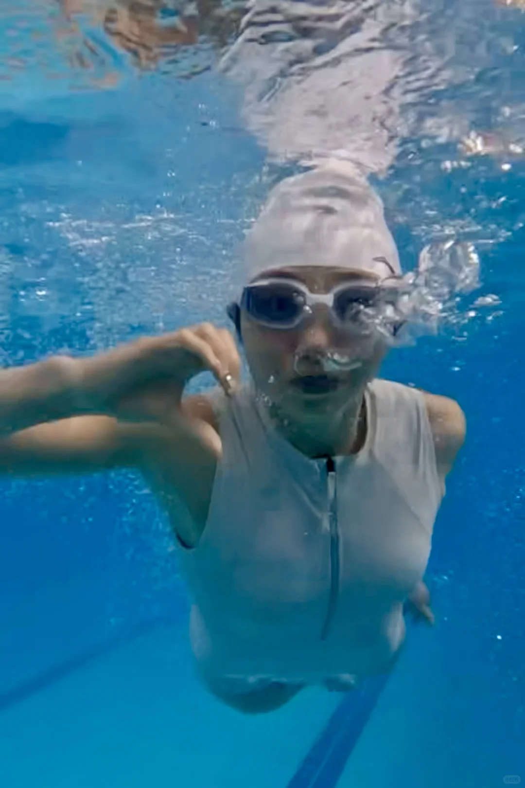 哈喽 多喝水哦~