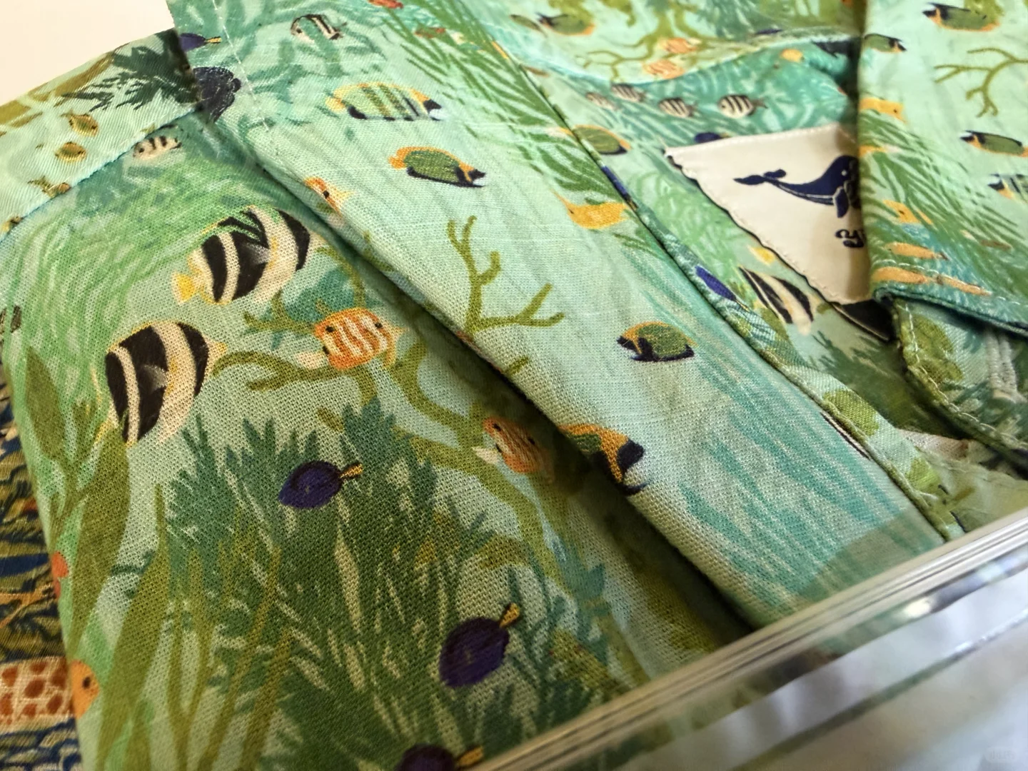 飞去海边度假的穿搭灵感：花衬衫 = 度假自由