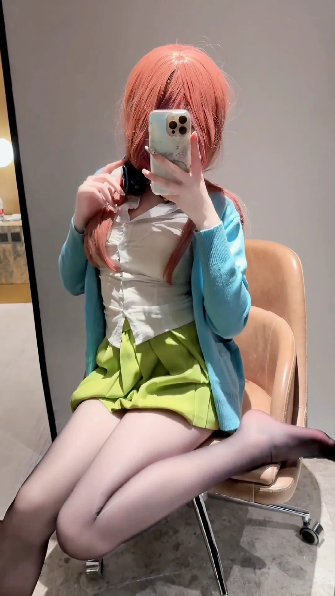 柔光奶油肌×透黑丝」中野三玖私房视角｜玉足