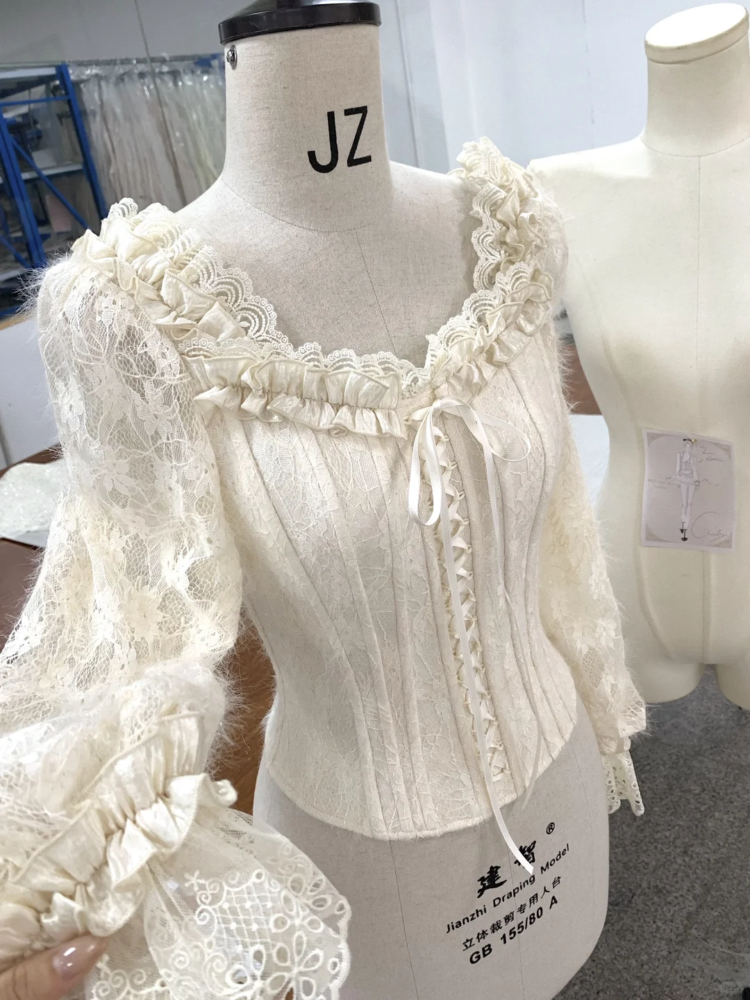 美到哭泣！！蕾丝鱼骨胸衣真的太绝了！！