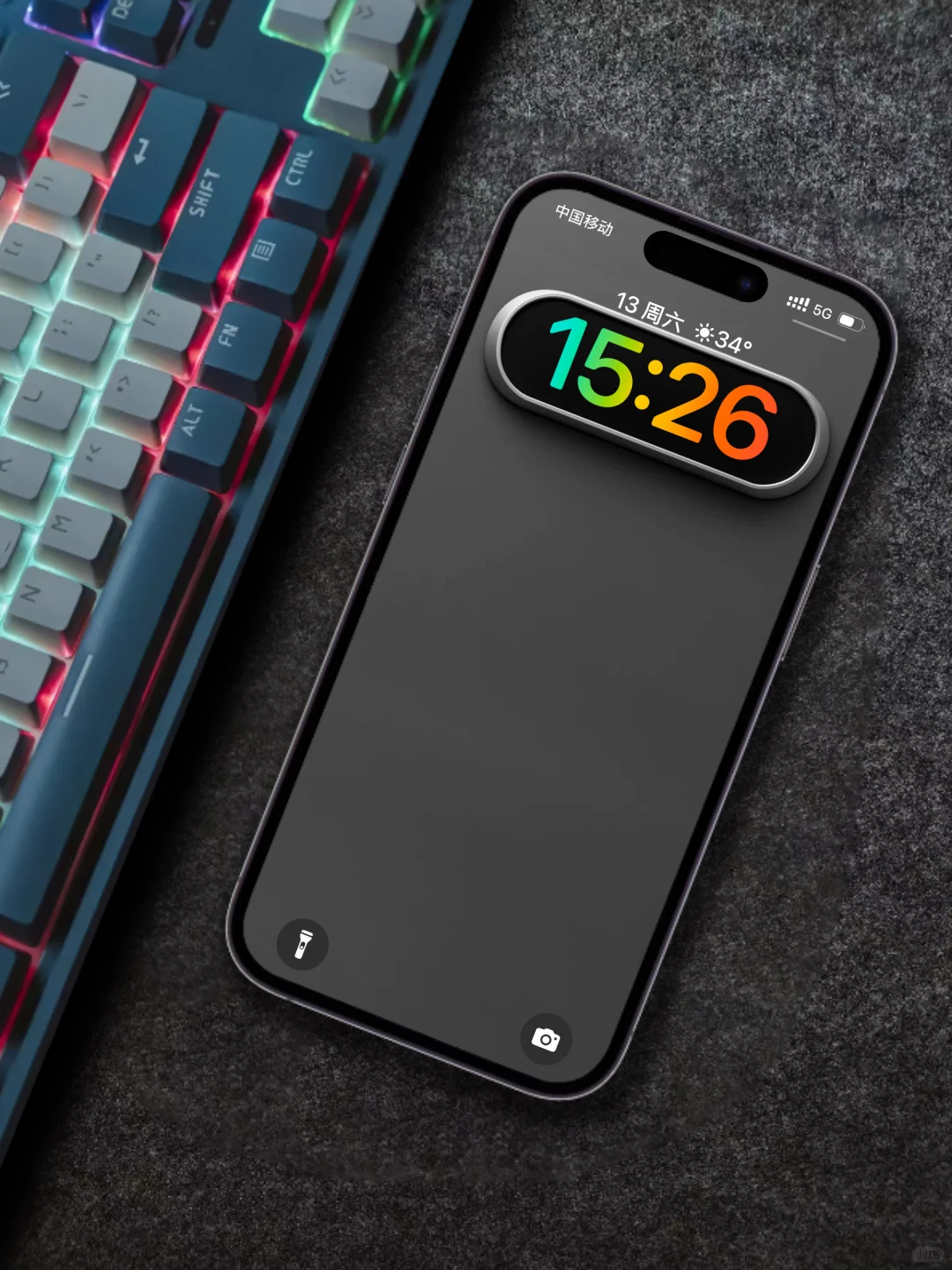 iPhone锁屏壁纸干净ins极简