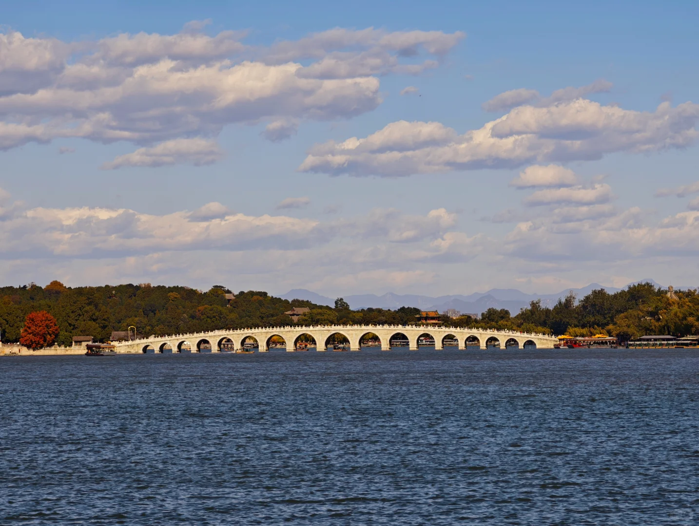 一亩园和旁边的颐和园