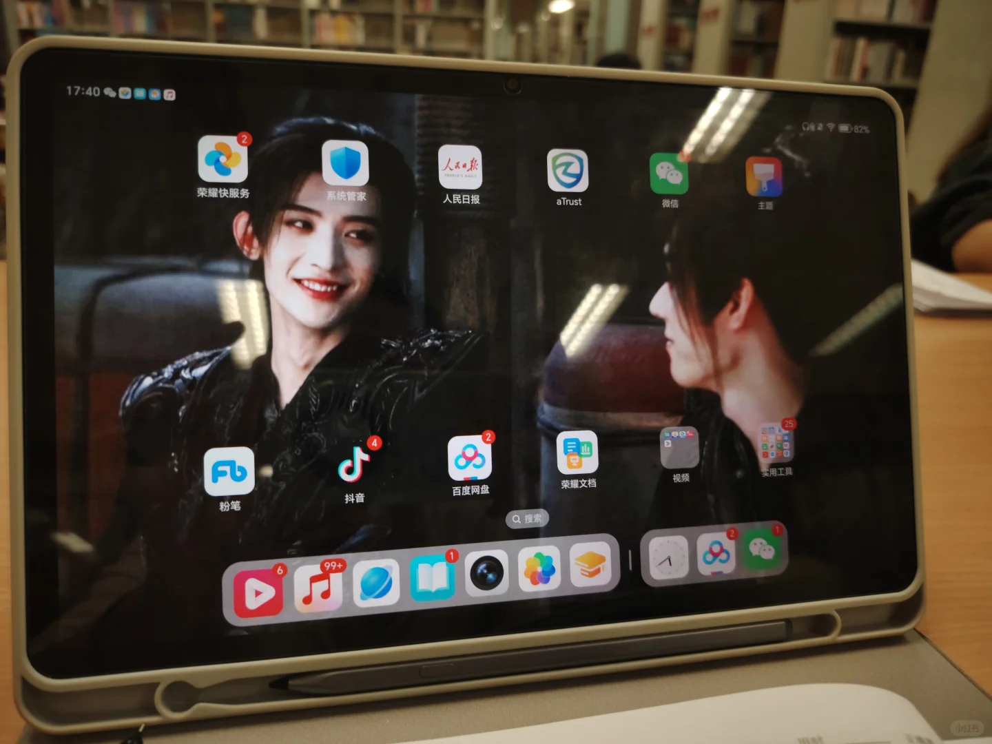 看到我的平板壁纸就又磕到了我的cp