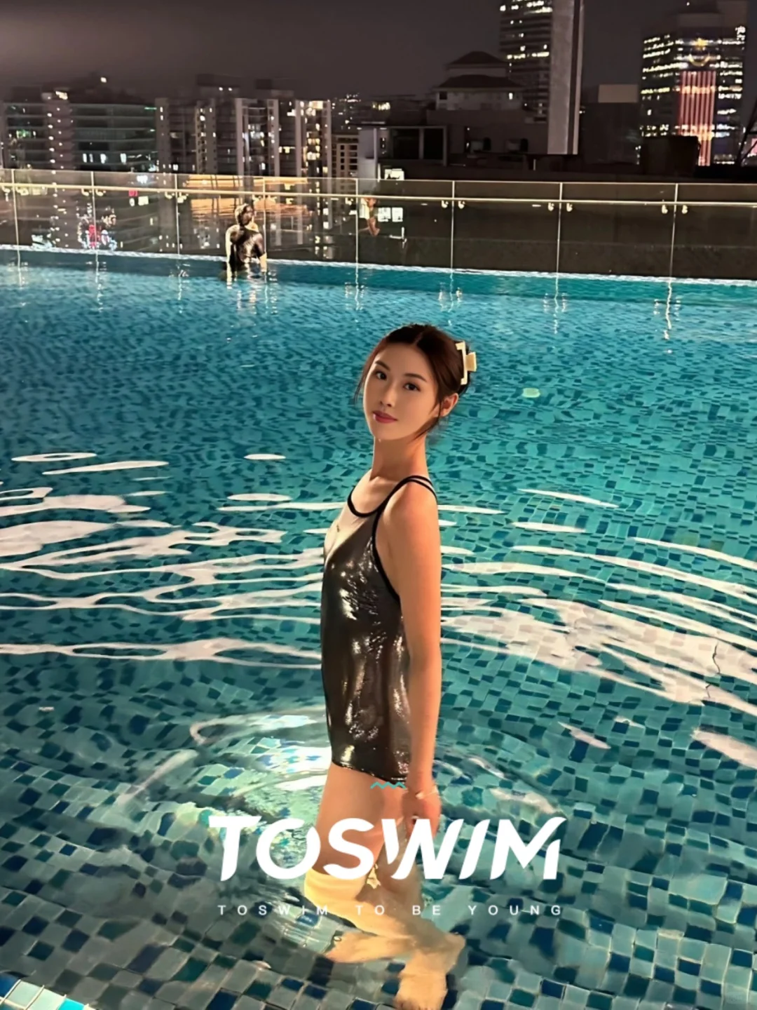 邪修泳衣，穿出灯泡肌~