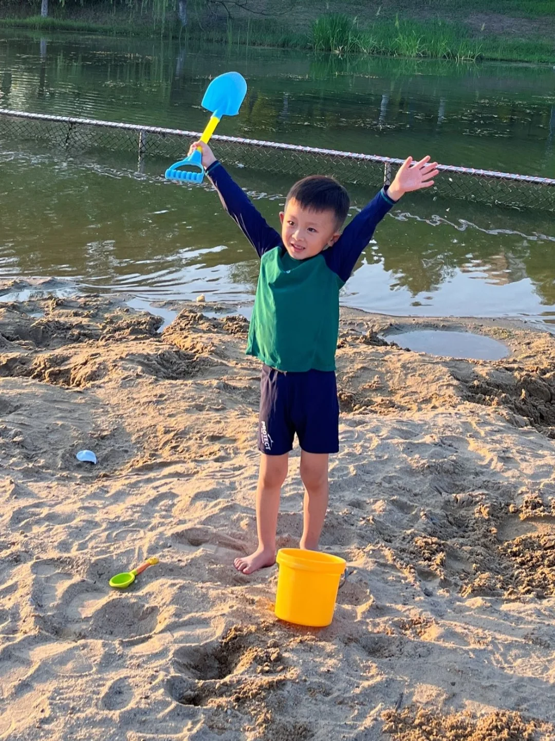 成长哪有轻松的，都是咬着牙走过来的