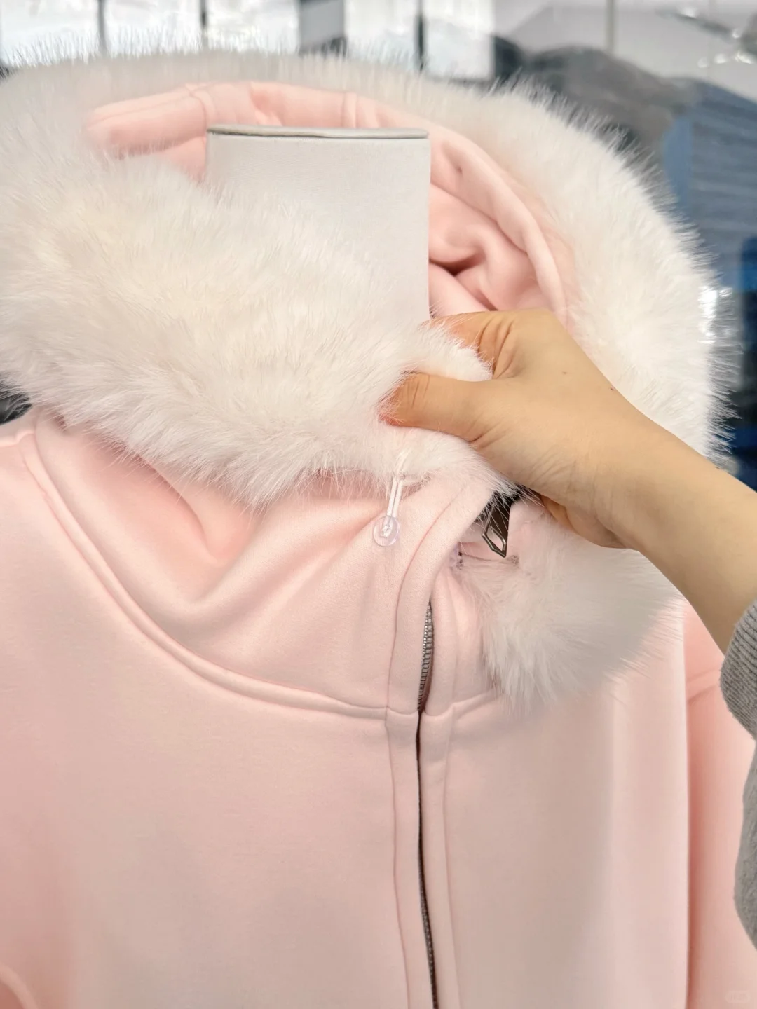 我爸厂里的卫衣外套，依姐妹们加了白毛领