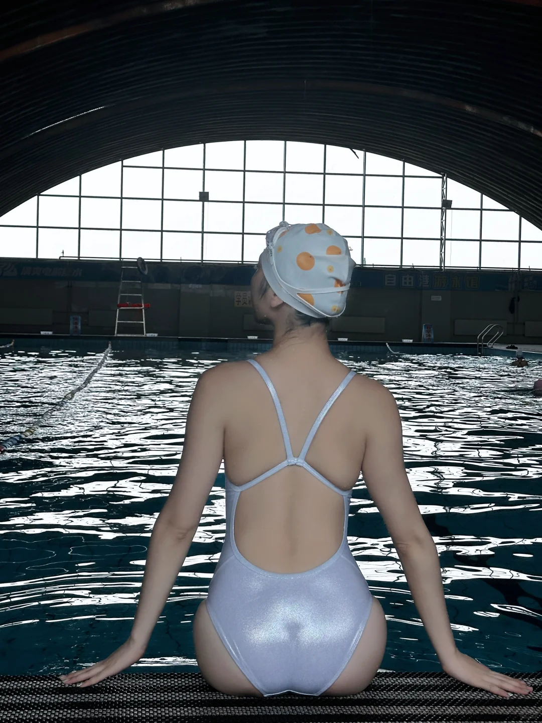 游泳ootd｜珠光银真的很高级🩶🤍