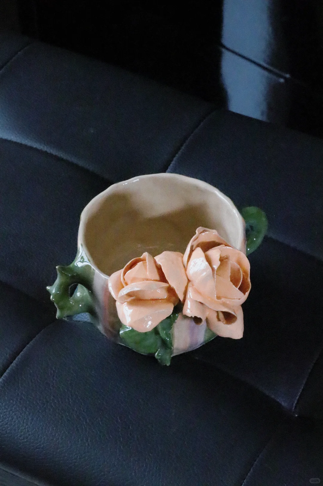 粉橘色的玫瑰看起来实在是娇艳香甜