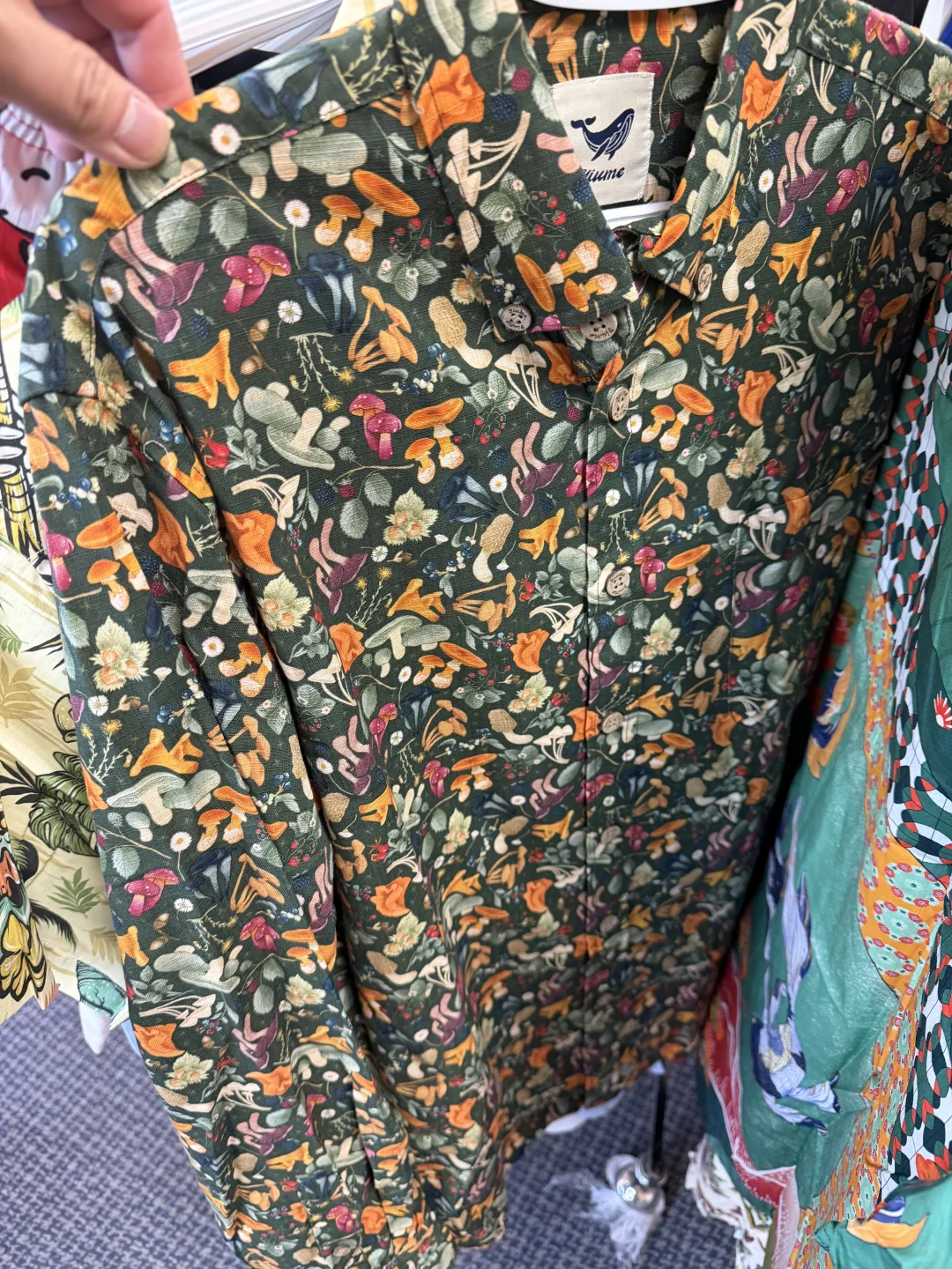 飞去海边度假的穿搭灵感：花衬衫 = 度假自由