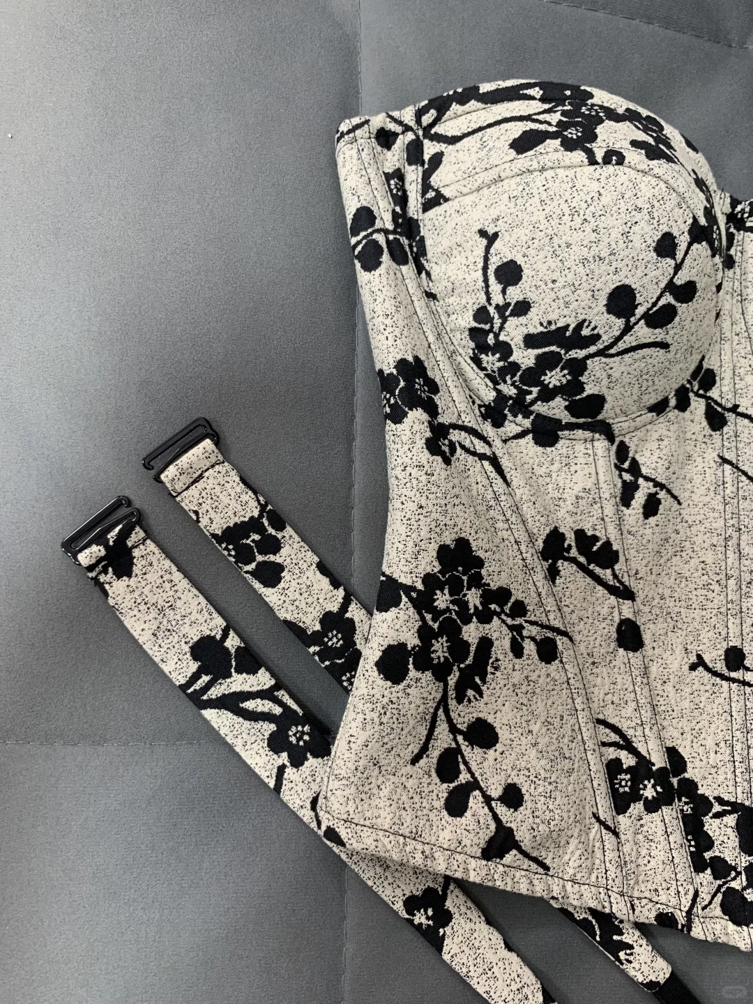 自家工厂直发的鱼骨胸衣，质感拉满！才100＋💰