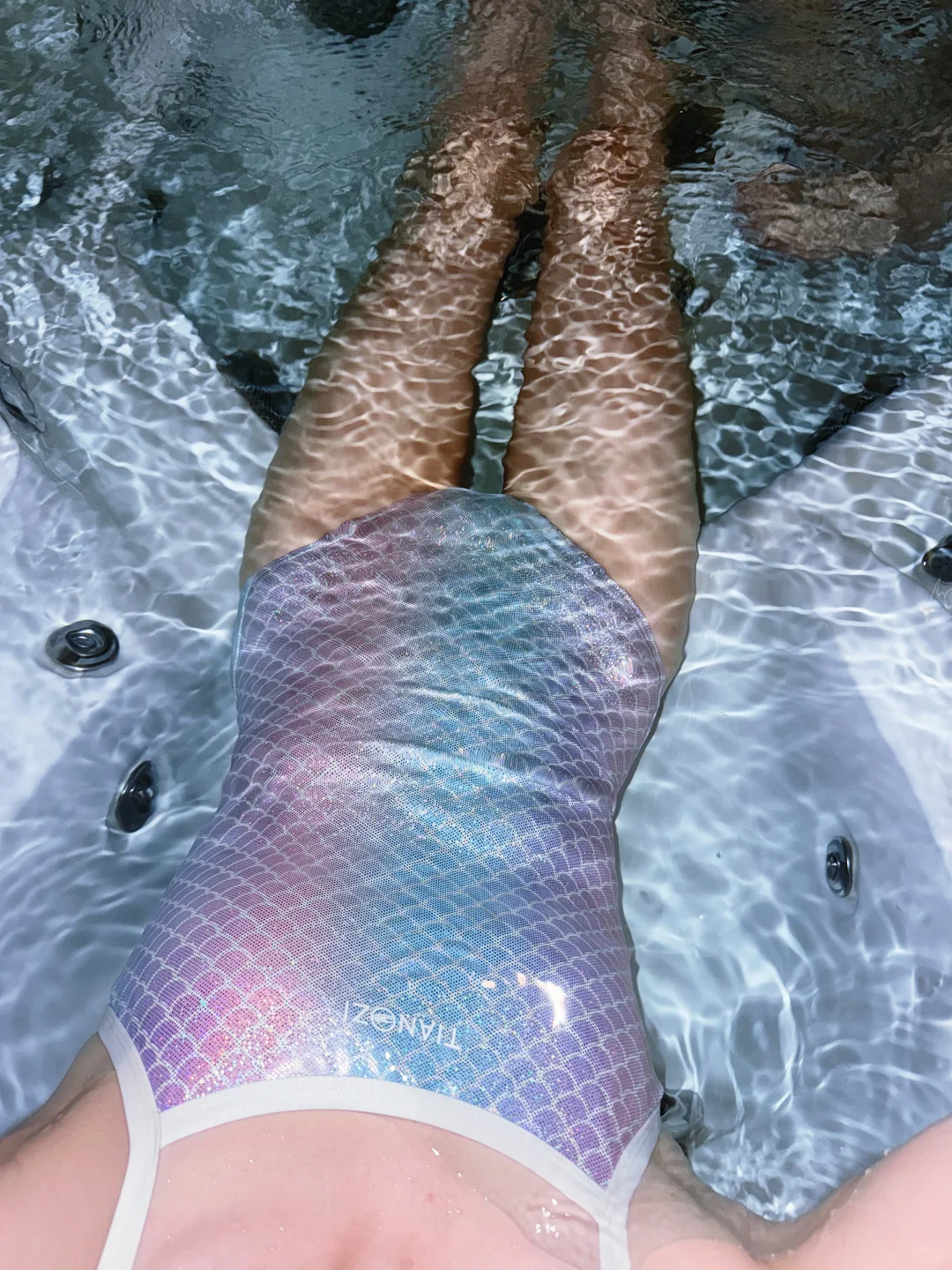 游一下泳吧，今天是紫色美人鱼🧜‍♀️