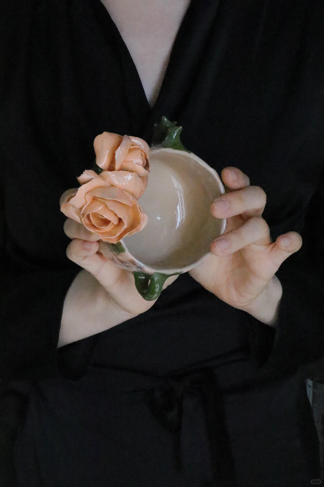 粉橘色的玫瑰看起来实在是娇艳香甜