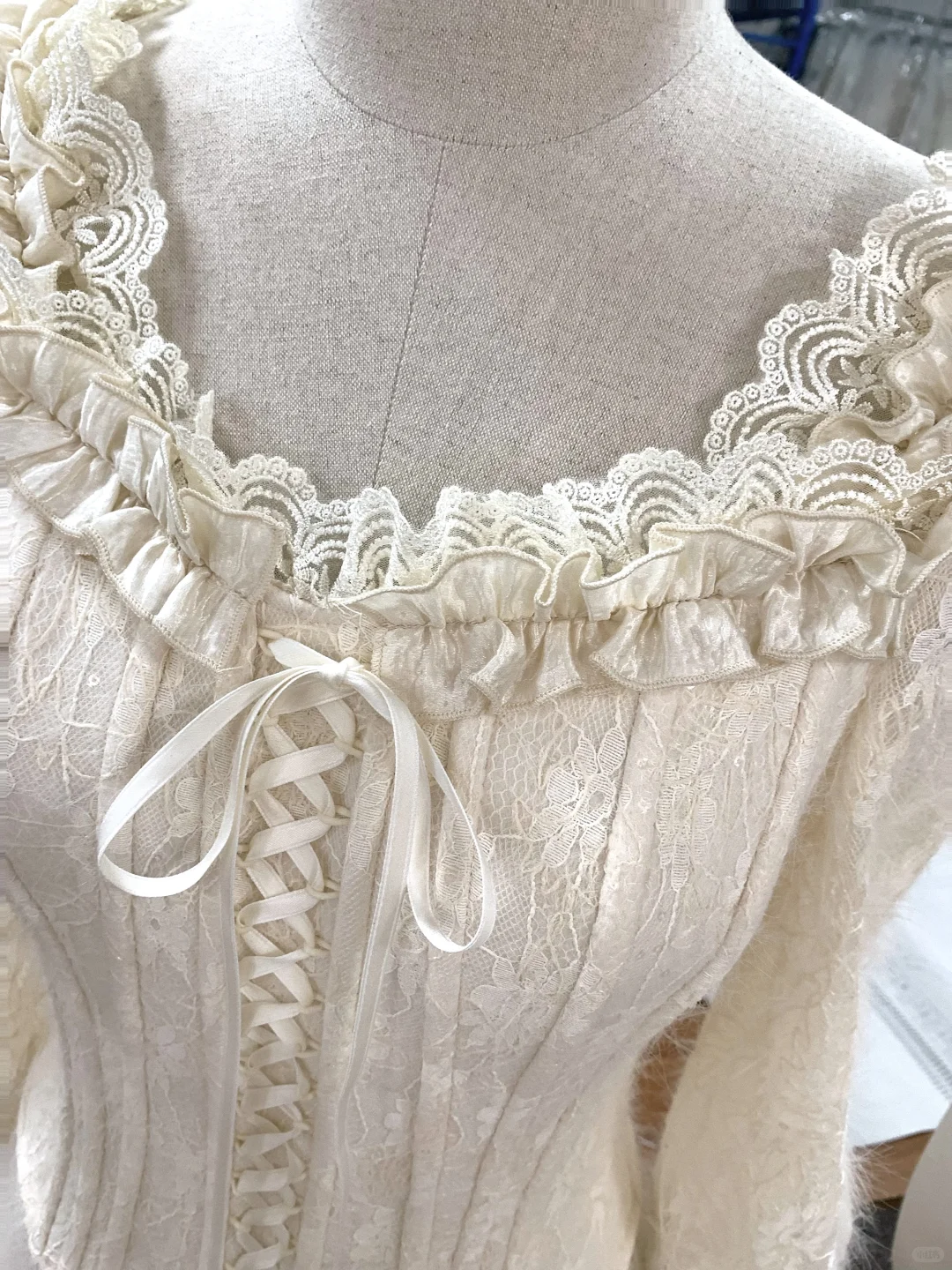 美到哭泣！！蕾丝鱼骨胸衣真的太绝了！！