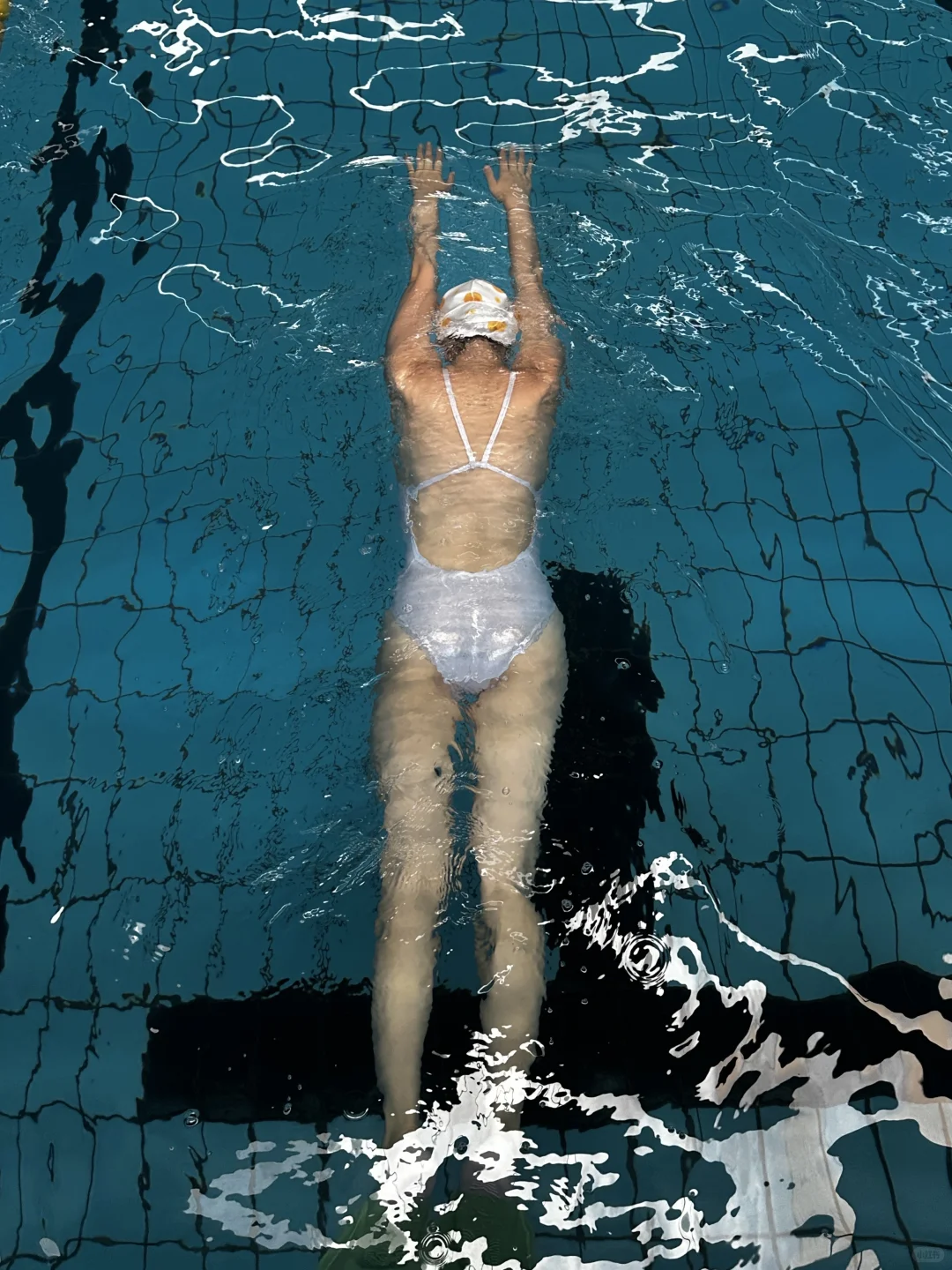 游泳ootd｜珠光银真的很高级🩶🤍