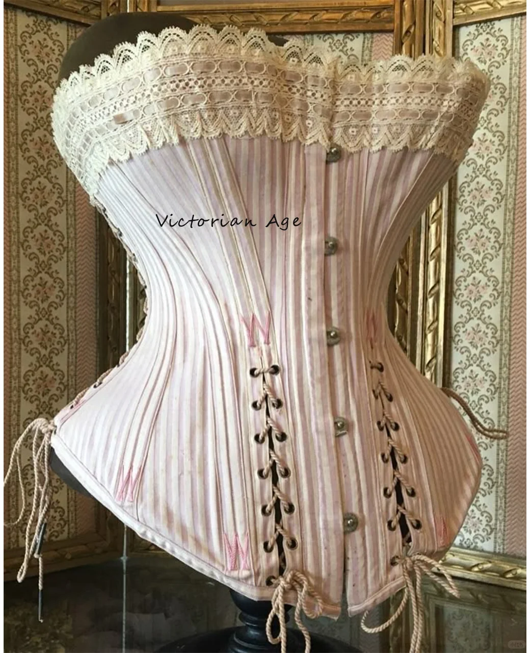 维多利亚时代的美丽利器——胸衣